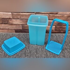 Tupperware in a Beautiful BIG Pick-a-Deli 2L in a Baby Blue Color